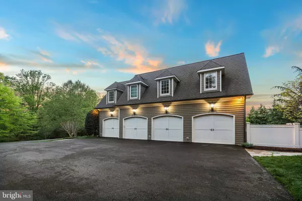 11820 PLANTATION DR, Great Falls, VA 22066