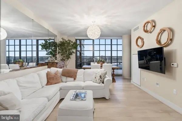 45 SUTTON SQ SW #403, Washington, DC 20024