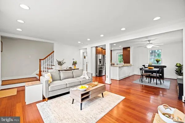 7241 LEE HWY, Falls Church, VA 22046