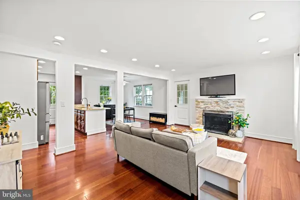 7241 LEE HWY, Falls Church, VA 22046