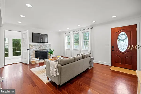 7241 LEE HWY, Falls Church, VA 22046