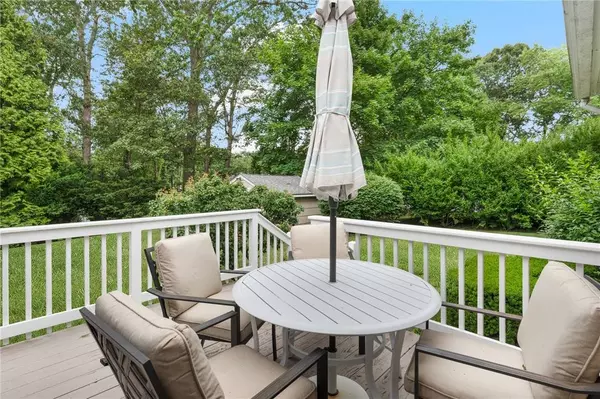 185 Sunnybrook DR, North Kingstown, RI 02852