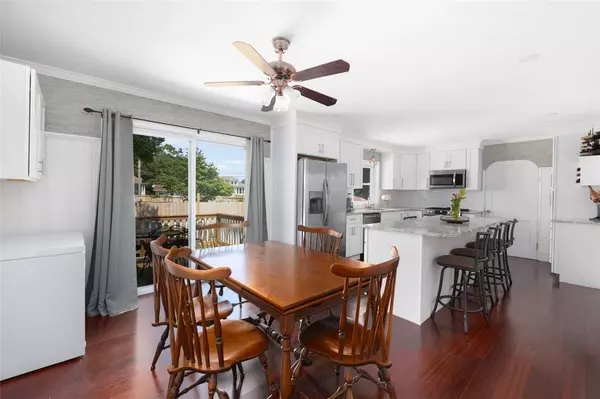 6 Humes AVE, Warwick, RI 02889