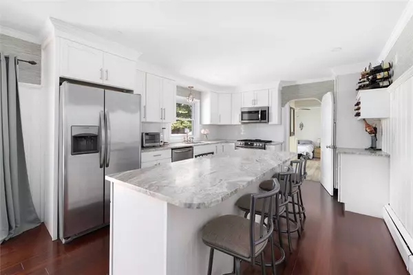 6 Humes AVE, Warwick, RI 02889