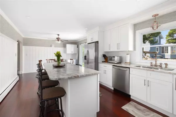 6 Humes AVE, Warwick, RI 02889