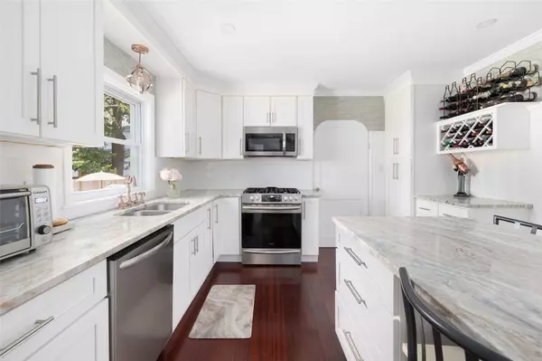 6 Humes AVE, Warwick, RI 02889