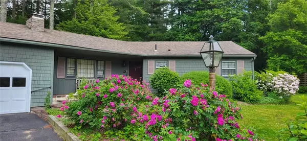 25 Brook DR, Hopkinton, RI 02832