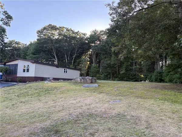6 Sherwood Valley LN, Coventry, RI 02816