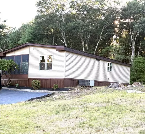 6 Sherwood Valley LN, Coventry, RI 02816