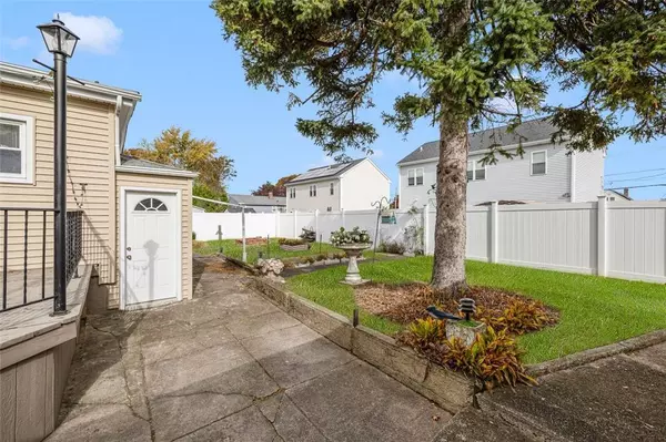 210 Crescent AVE, Cranston, RI 02910