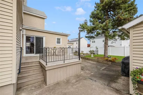 210 Crescent AVE, Cranston, RI 02910