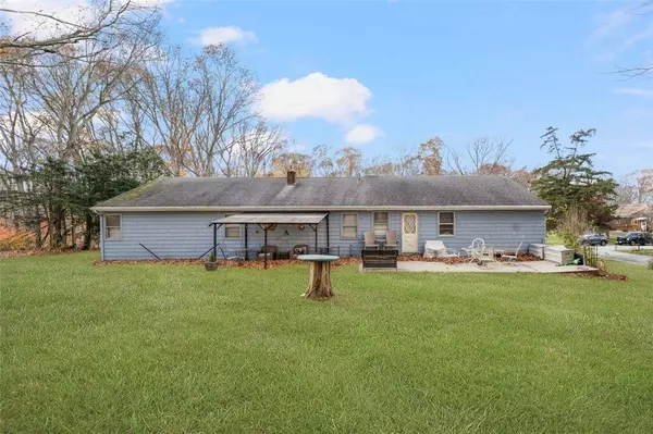 19 Cedarcrest DR, Preston, CT 06365