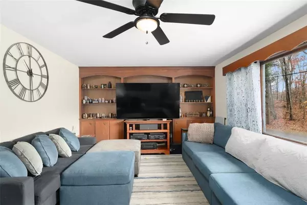 19 Cedarcrest DR, Preston, CT 06365