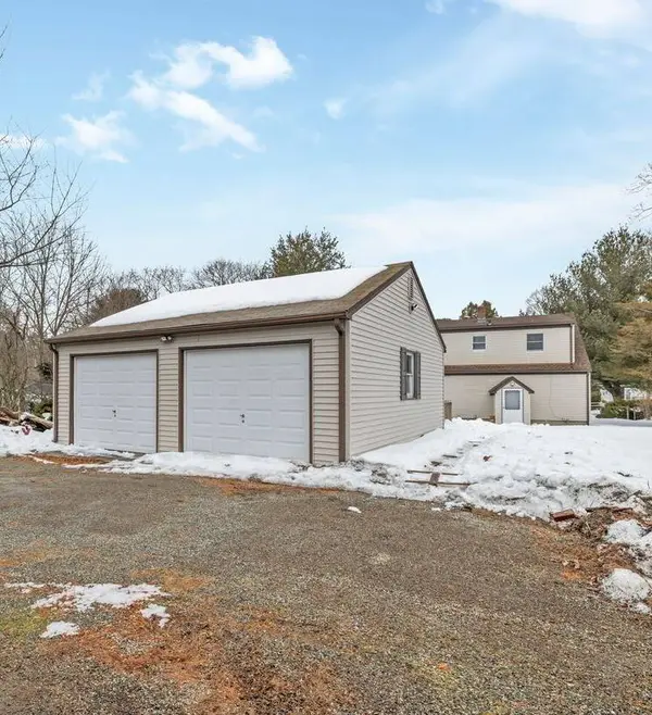 5 Woodland AVE, Coventry, RI 02816