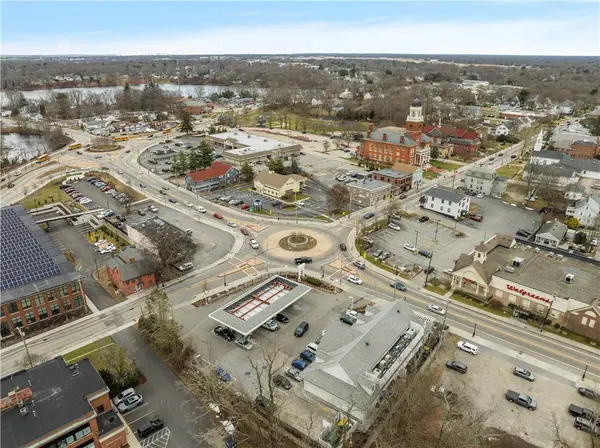 3135 Post Road RD, Warwick, RI 02886