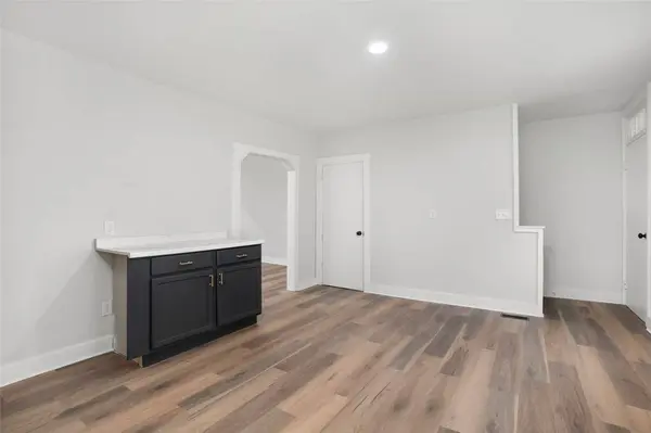 49 Oak ST, Cranston, RI 02910