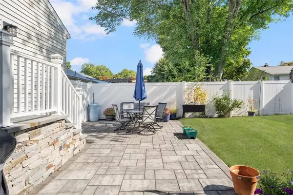 18 Pine ST, North Providence, RI 02911