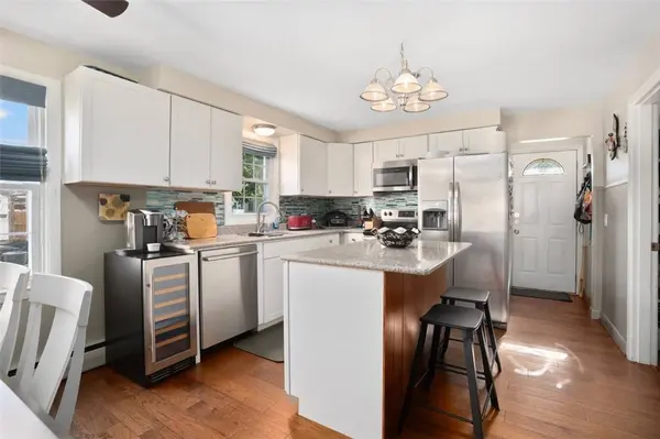 18 Pine ST, North Providence, RI 02911