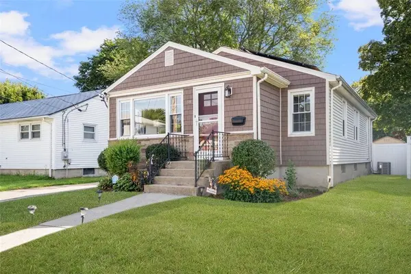 18 Pine ST, North Providence, RI 02911