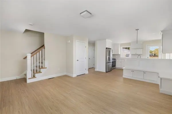 19 Wood ST, Warwick, RI 02889