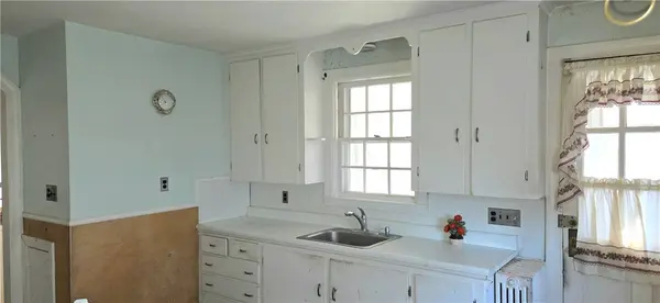 20 Intervale RD, Cranston, RI 02910