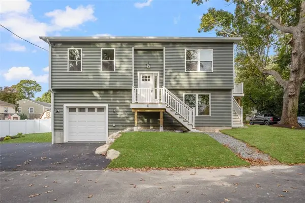 8 North Shore ST, Warwick, RI 02889