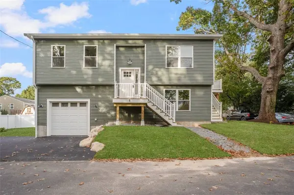8 North Shore ST, Warwick, RI 02889