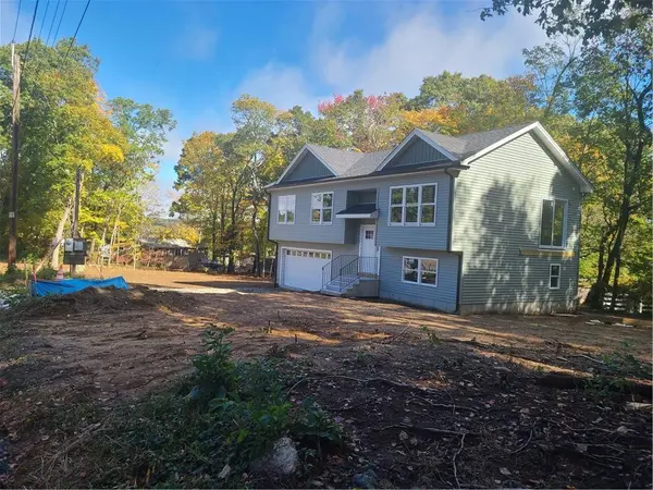 31 Brown ST, Coventry, RI 02816