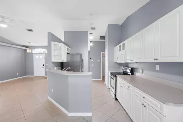 4302 SW Appleseed RD, Port Saint Lucie, FL 34953