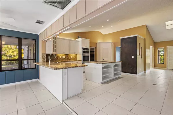 2850 SE Calvin ST, Port Saint Lucie, FL 34952