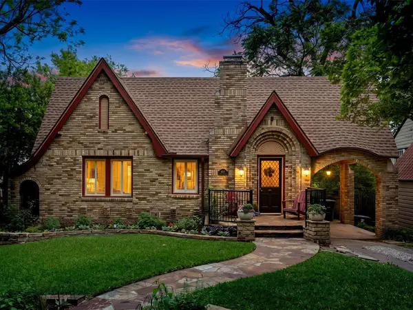 Hollywood Heights Dallas: Tudor Homes Near White Rock