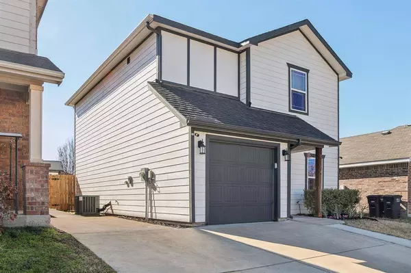 6165 River Pointe Drive, Fort Worth, TX 76114