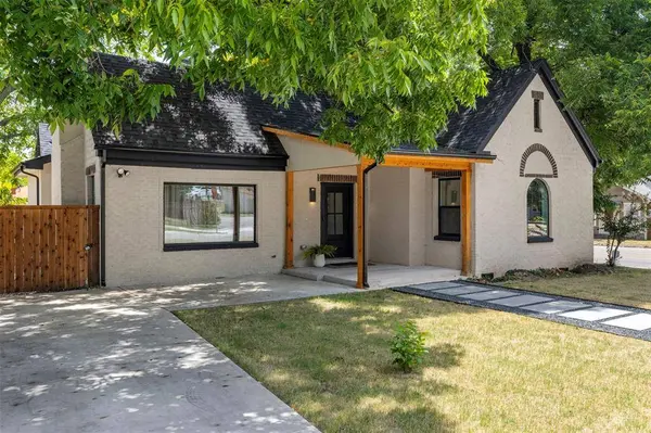 422 S Montreal Avenue, Dallas, TX 75208