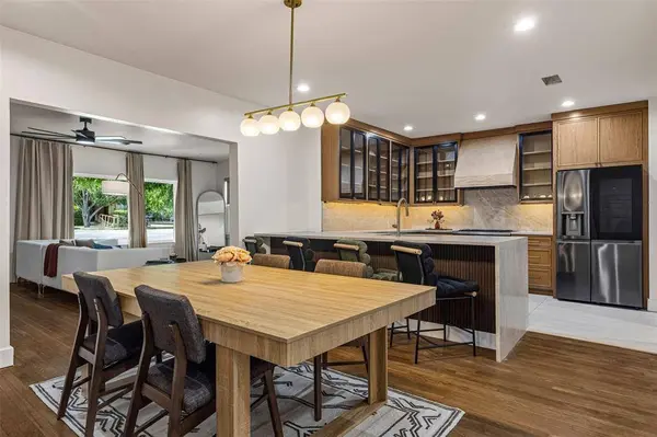 422 S Montreal Avenue, Dallas, TX 75208