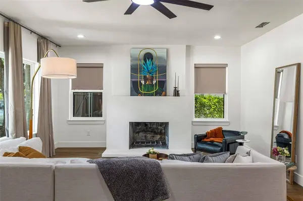422 S Montreal Avenue, Dallas, TX 75208