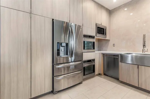 215 N Walton Street #9 & 11, Dallas, TX 75226
