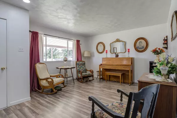 Ave L, Ralls, TX 79357