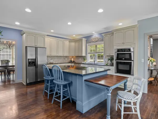 150 Pinnacle Shores DR, Mooresville, NC 28117