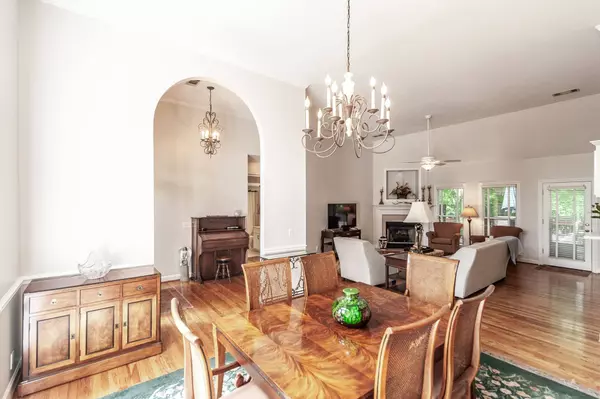 6737 Autumnwood Dr, Nashville, TN 37221