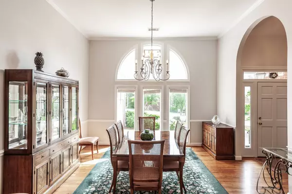 6737 Autumnwood Dr, Nashville, TN 37221