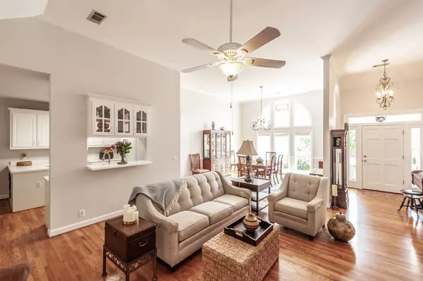 6737 Autumnwood Dr, Nashville, TN 37221