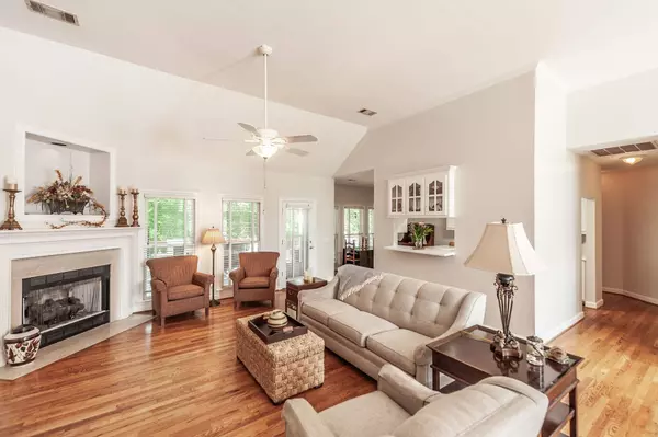 6737 Autumnwood Dr, Nashville, TN 37221