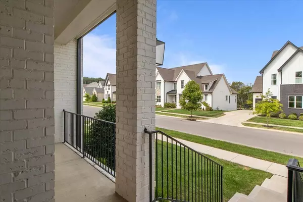 2240 Brakeman Ln, Thompsons Station, TN 37179