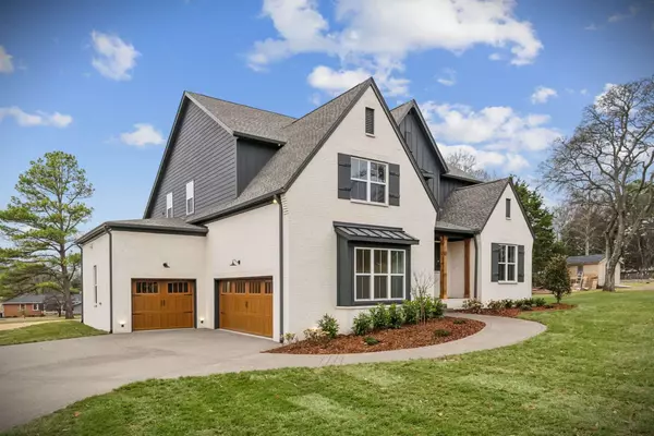 626 Peach Valley Rd, Gallatin, TN 37066