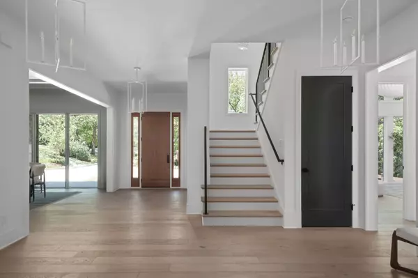 819 Evansdale Dr, Nashville, TN 37220