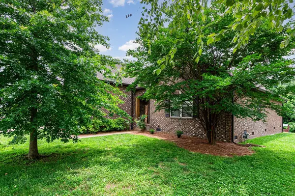 212 Hickory Pointe Dr, Lebanon, TN 37087