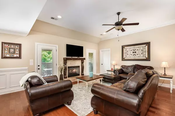 212 Hickory Pointe Dr, Lebanon, TN 37087