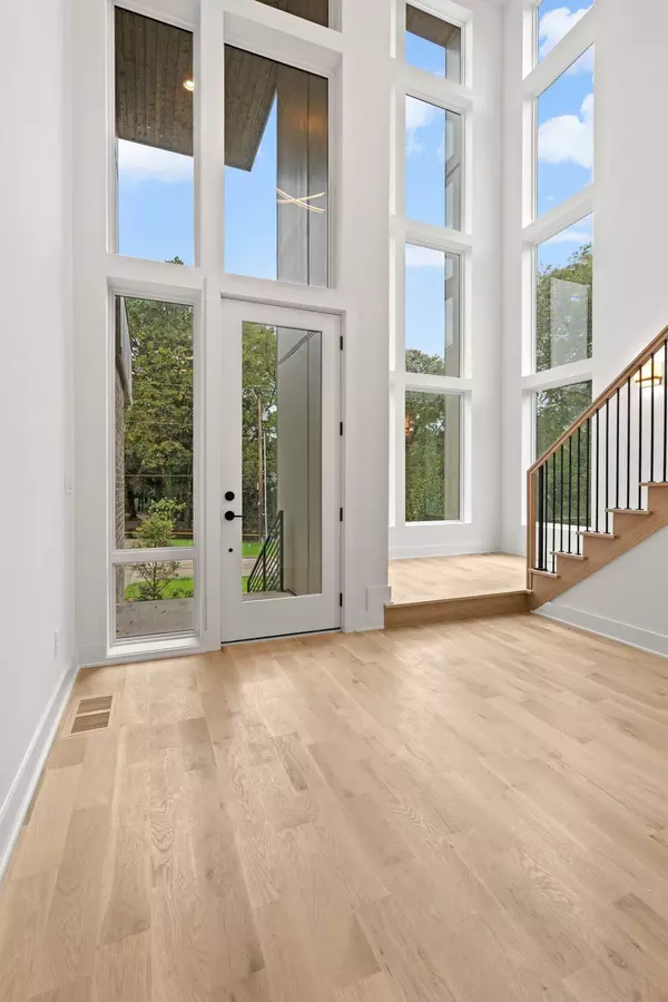 2048 Castleman Dr, Nashville, TN 37215