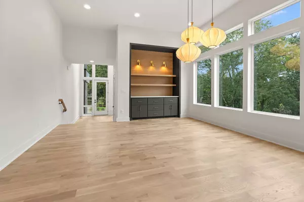 2048 Castleman Dr, Nashville, TN 37215