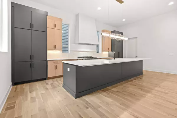 2048 Castleman Dr, Nashville, TN 37215